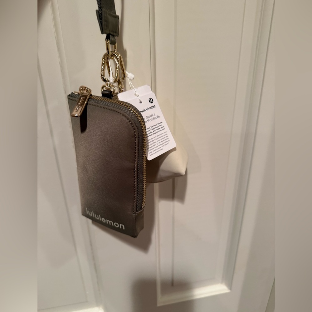 NWT Lululemon Dual Pouch Wristlet Wallet BALF/LTIV Green Ivory